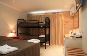 Emerald Central Palms Motel - Accommodation Port Macquarie